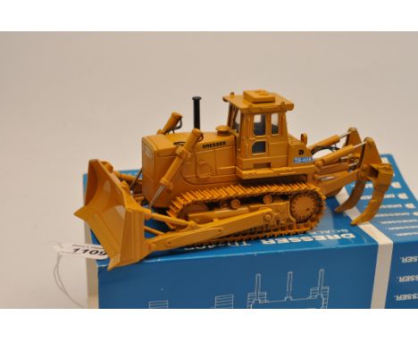 CLASSIC CONSTRUCTION MODELS 1:48 SCALE DRESSER TD- 40B WITH BOX (VGC)