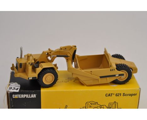 CAT 1:50 SCALE 621 SCRAPER NZG MODELS WITH BOX (GC)