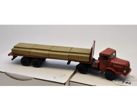 MINITRUCKS 2 BOXES 1:50 SCALE INTERNATIONAL STUR 98 AND FREUEHAUF SEMI PLATEAU 101 WITH BOX (VGC) 