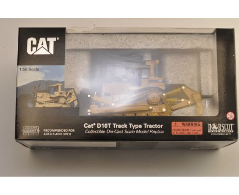 NORSCOT 1:50 SCALE CAT D10T TRACK TYPE TRACTOR WITH BOX SLIGHT DAMAGE TO BOX (VGC)