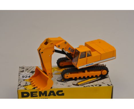 NZG MODELS 1:50 SCALE DEMAG H55 HYDRAULIC EXCAVATOR WITH BOX (VGC)