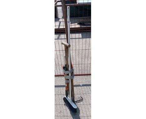 A quantity of garden tools