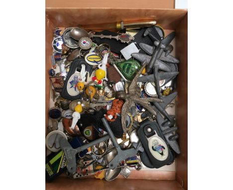 Automobilia: good quantity of assorted car and fuel badges and related items, includes Esso keyrings, bracelet charms and bon