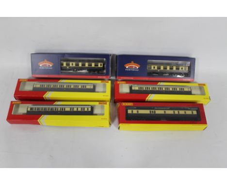 SIX BOXED '00' GAUGE COACHES, to include Bachmann BR MK1 second corridor chocolate and cream x2, a Hornby GWR composite coach