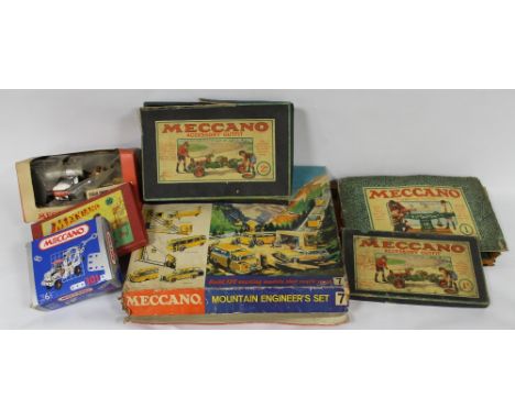 A COLLECTION OF ASSORTED MECCANO TO INCLUDE BOXED 1920'S MECCANO ACCESSORY OUTFITS, No's 1A (with instructions) and 2A togeth