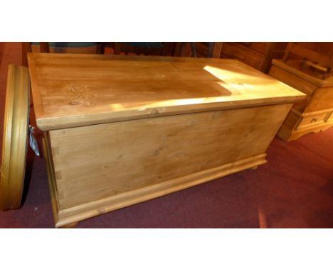 Trunk - pine lift top seamans style 115cm 