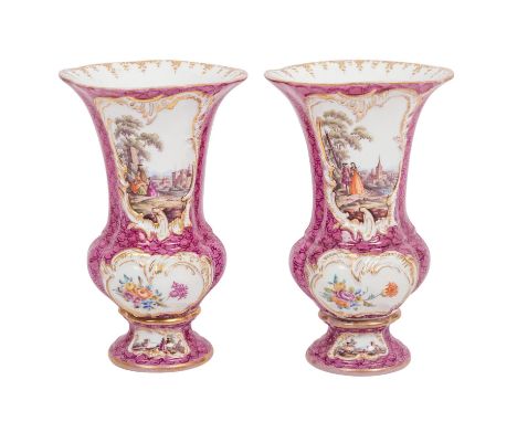 MEISSEN Paar Vasen, 19. Jh. Balusterförmige Vasen mit purpurfarbenem Fond und reicher Goldstaffage, rocaillengerahmte feine M