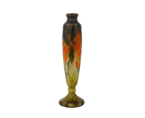 DAUM FRÈRES &amp; CIE, ART NOUVEAU GLASVASE, 1900-1905, Korpus aus Klarglas, gelb- und orangefarben hinterfangen mit punktuel