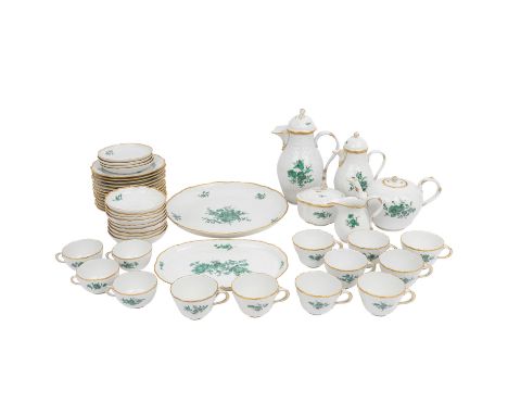 MEISSEN 46 Kaffee-, Tee- und Mokkaserviceteile 'Blumenbukett kupfergrün', 1. Wahl, 20. Jh. Reliefzierat 'Neumarseille' mit fe