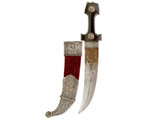 A 19TH CENTURY TURKISH OR OTTOMAN JAMBIYA, 29cm curved fullered blade inlaid in gold with a panel of geometric designs and ca