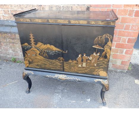 A 1920s CHINOISERIE DECORATED GRAMOPHONE CABINET now containing a 1950s Garrard turntable, and JASON amplifier 88cm wide