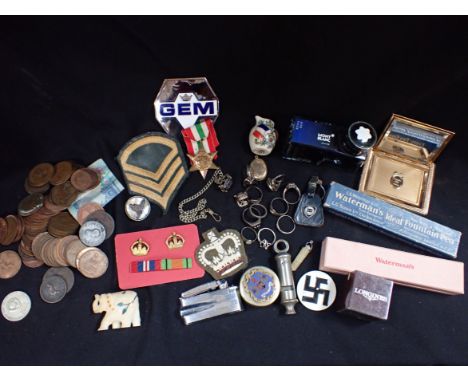A FOB SEAL WITH CHESS MOTIF MATRIX, AN ITALY STAR Mont Blanc inkwell, coins and other small collectibles