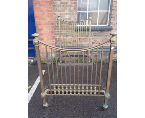 AN EDWARDIAN SQUARE SECTION BRASS SINGLE BEDSTEAD with heavy knobs, and bobbin detail to the foot end (two small brass nuts m