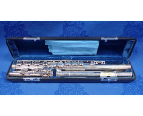 A CASED PEARL FLUTE Pearl No-96S