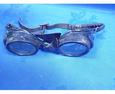 A PAIR OF VINTAGE BLACK METAL GOGGLES 