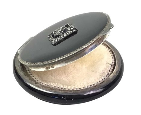 ART DECO SILVER AND BLACK ENAMEL COMPACT, of circular form, with Glasgow silver import marks5.5cm wide Scratches, some ware t
