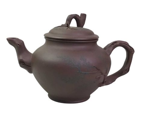 CHINESE YIXING TYPE TEAPOT, ALONG WITH FURTHER ITEMS comprising a porcelain model of Guanyin, a crackle glaze vase, a box cam