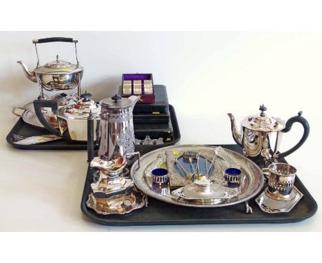 A mixed quantitiy of silver plated/EPNS tableware to include octagonal teapot, two hot water jugs, three trays, boxed set of 