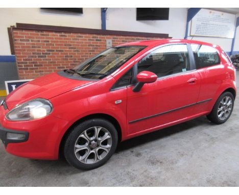 Make &amp; Model: Fiat Punto Evo GPDate of Reg: YD60 UABColour: Redcc: 1368MoT: 13-09-2021Fuel Type: PETROLMileage: 74KTransm