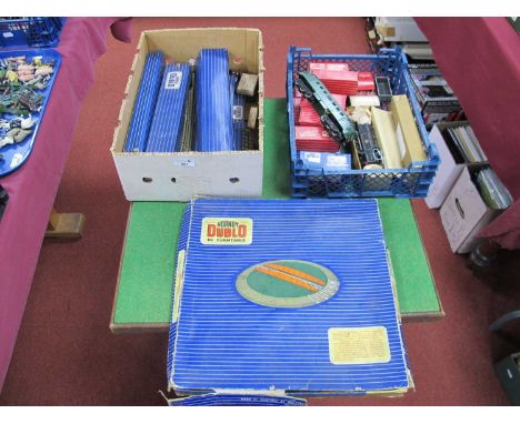 Quantity of Hornby Dublo Three Rail Track (Boxed and Loose), good; plus a Dublo DI turntable, good but poor box; a Dublo thre