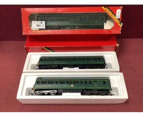 Hornby 'OO' Gauge/4mm Ref No R157 Class 101 Boxed Two Car D.M.U, comprising powered locomotive and trailer unit, BR green R/N