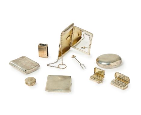 A group of silver including a Victorian silver vinaigrette. Edward Smith, Birmingham, 1851. Of shaped, rectangular form, 5.2c