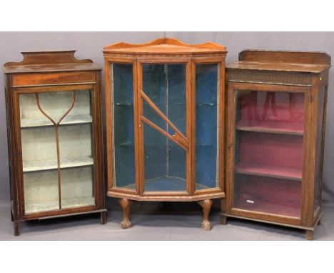 THREE VINTAGE CHINA DISPLAY CABINETS to include a single door oak example with railback and interior cloth covered shelves, 1