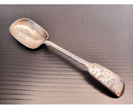 A SILVER CADDY SPOON LONDON 1836 17g