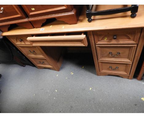 Good Quality Modern Light Oak Veneered Dressing Table 