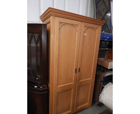 Good Quality Light Oak Veneered Two Door Wardrobe 