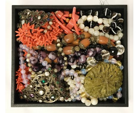 COSTUME JEWELLEY TO INCLUDE MOTHER OF PEARL NECKLACE, ONYX, AMBER &amp; CORAL