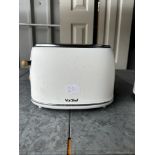 Vonshef 2 Slice Toaster. Est £30 - Grade U