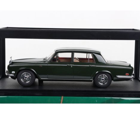 Cult Scale Models Rolls Royce Silver Shadow 1975, green metallic  diecast body, 1:18 scale, No. CML036-1, in excellent condit
