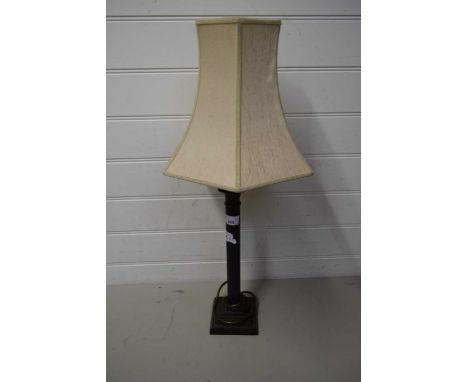 METAL CORINTHIAN COLUMN BASED TABLE LAMP WITH SHADE