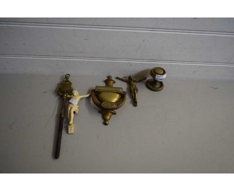 MIXED LOT: BRASS DOOR KNOCKER, DOOR HANDLE, MODELS OF CHRIST ETC