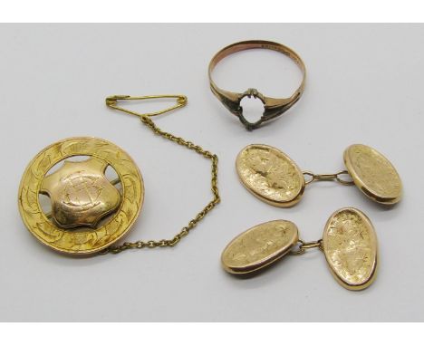 Group of 9ct jewellery comprising a 1920s medal badge, a pair of cufflinks and a ring, 9.3g total (af) (4) 