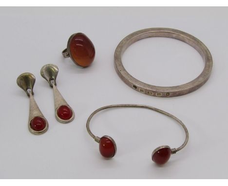 Heavy vintage silver bangle, maker 'DW', Birmingham 1977 with Coronation hallmark, 88g, together with a group of further silv