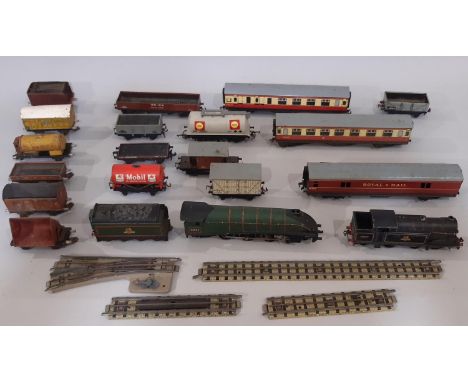 Collection of unboxed 00 gauge Hornby  railway items including 4-6-2 'Mallard' locomotive with tender and 2 coaches, 0-6-2 ta
