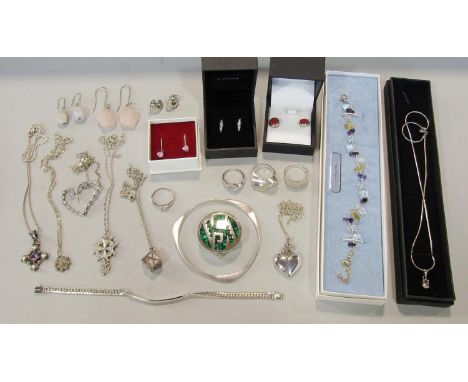 Mixed collection of silver jewellery to include a cube pendant in the style of Tiffany &amp; Co. Atlas Collection, a bangle, 