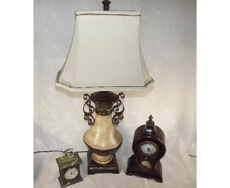 A table lamp, approx 77 cm (h), an Aynsley Portlandware mantel clock and one further mantel clock - (3)
