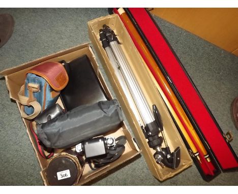A mixed lot to include vintage cameras, Riley pool cue and a tripod (3)