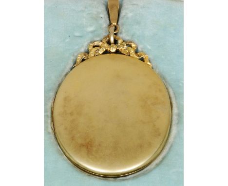 A Victorian silver gilt miniature portrait pendant frame, hallmarked London 1898, maker's mark of William Comyns & Sons Limit