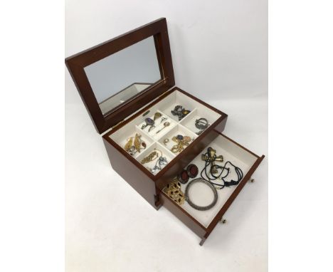 A reproduction jewellery casket containing vintage and later costume jewellery, dress rings etc.  