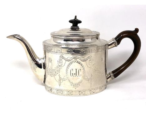 A George III silver teapot, William Plummer, London 1781, bearing initials 'G J C', height 14cm.  CONDITION REPORT: 382g