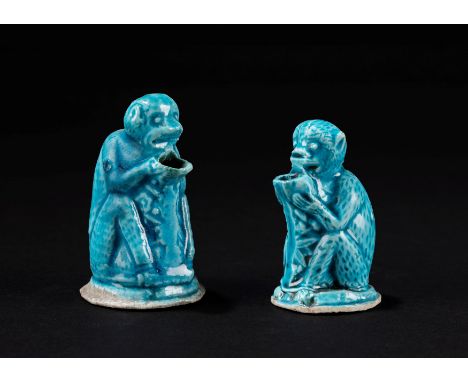 Two Turquoise glazed monkeys waterdroppers, China, Kangxi Period (1661-1722)h max cm 7绿松石釉瓷猴子水滴座，中国，康熙时期（1661-1722）