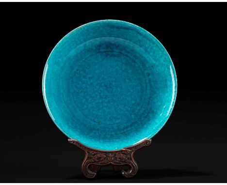 A TURQUOISE GLAZED DISH, China, Kangxi period (1661-1722)d cm 18,5绿松石釉瓷圆盘，中国，康熙时期（1661-1722）PROVENANCEBears labels: ‘Bonomi C
