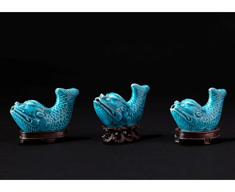 THREE TURQUOISE GLAZED WATERDROPPERS, China, Kangxi Period (1661-1722)l cm 8,8绿松石釉瓷水滴台三只，中国，康熙时期（1661-1722）PROVENANCELa Galli