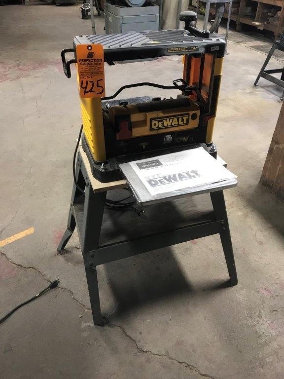 DEWALT DW733 121/2” THICKNESS PLANER, s/n 200147CT1750, 120 VOLT