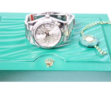 A Rolex Oyster perpetual stainless steel date just Gentleman's automatic wristwatch. Superlative chronometer movement. 41mm w