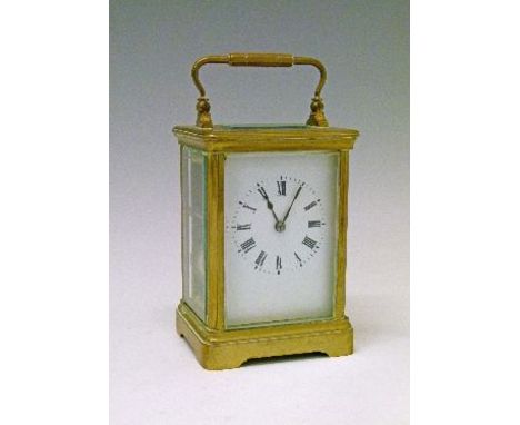 Early 20th Century French brass cased carriage clock, the white enamel dial with Roman numerals   Condition: 